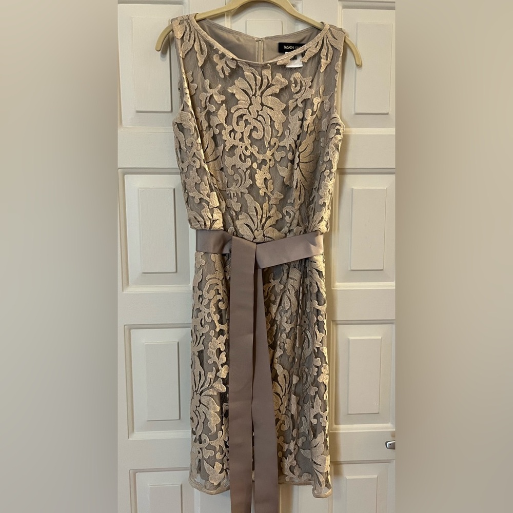 Tadashi Shoji Romantic Taupe Lace Midi Dress – Floral Vine Motif